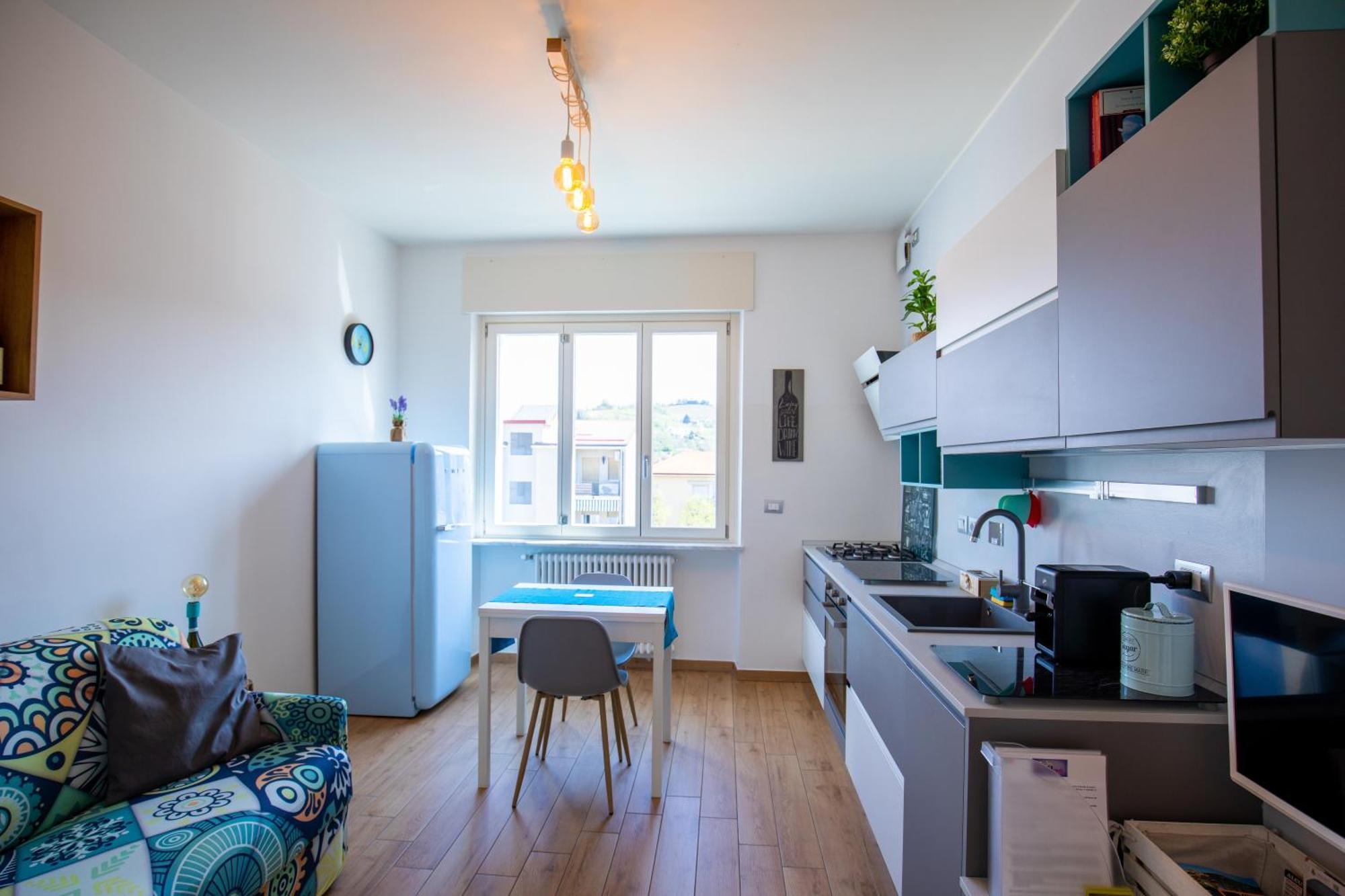 Vinhome Bilocale Con Garage Privato Alba Centro Exteriör bild